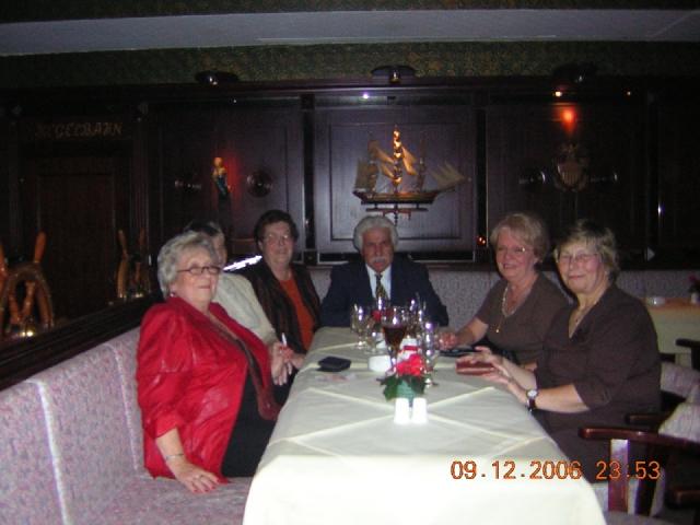 Travemuende Plausch in der Maritim-Bierstube .JPG